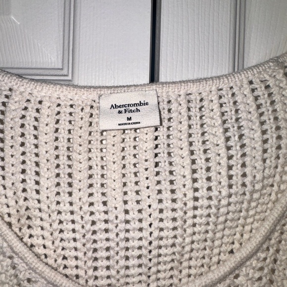 NWT Abercrombie Cream Knit Women's Top- Size Medium - Picture 9 of 10